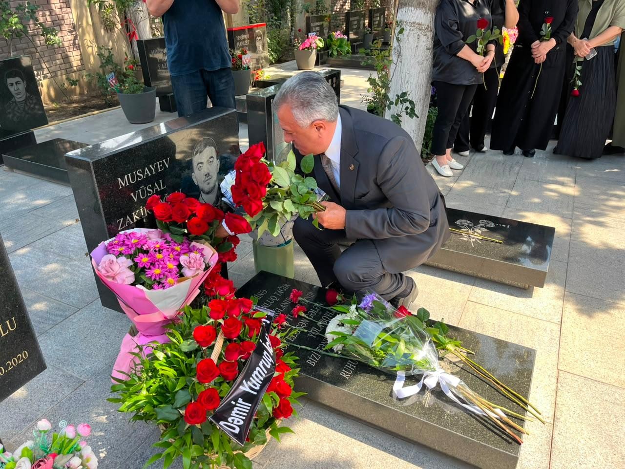 Abdin Fərzəliyev şəhidləri və onların ailə üzvlərini ziyarət edib - FOTOLAR